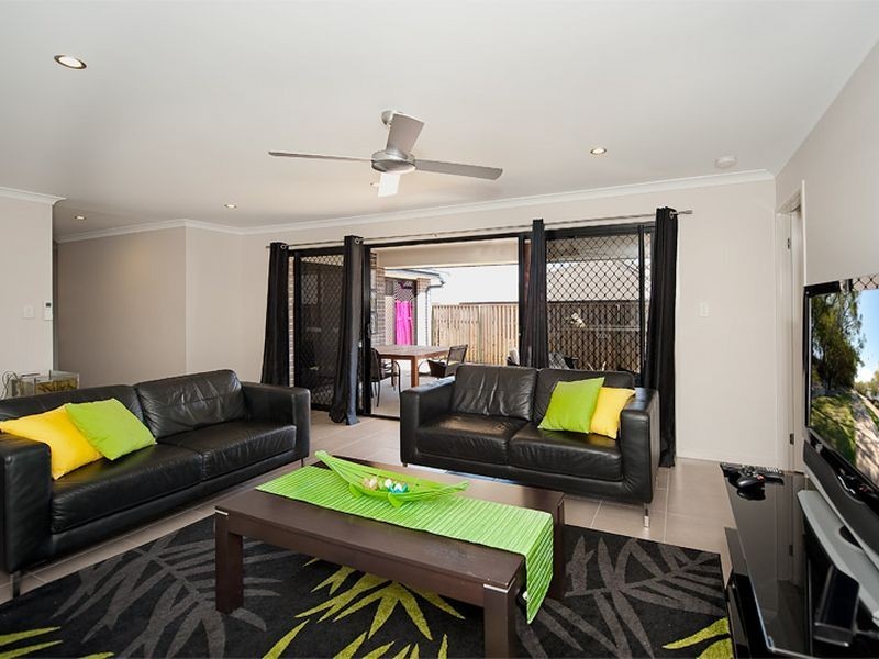 18 Honeyeater Crescent, Dakabin QLD 4503