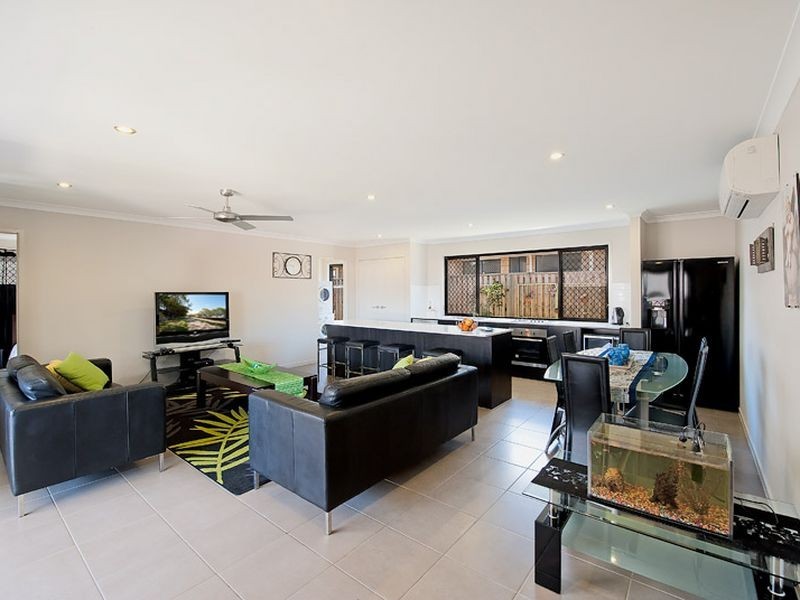 18 Honeyeater Crescent, Dakabin QLD 4503