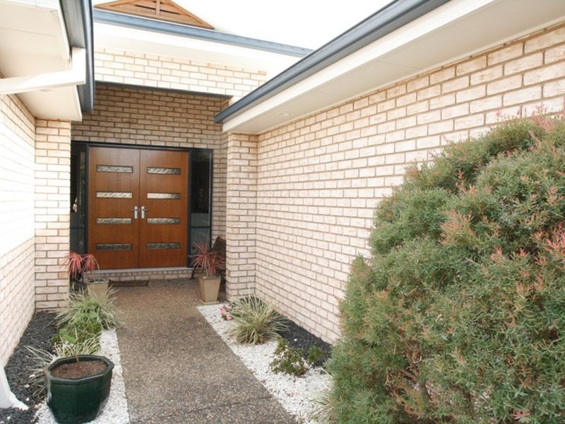 2 Seabiscuit Circuit, Kallangur QLD 4503