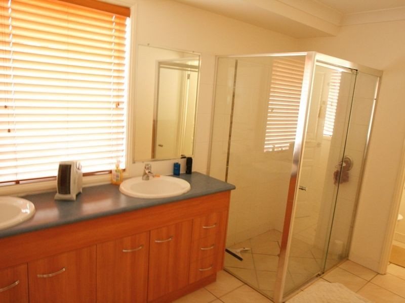 2 Seabiscuit Circuit, Kallangur QLD 4503