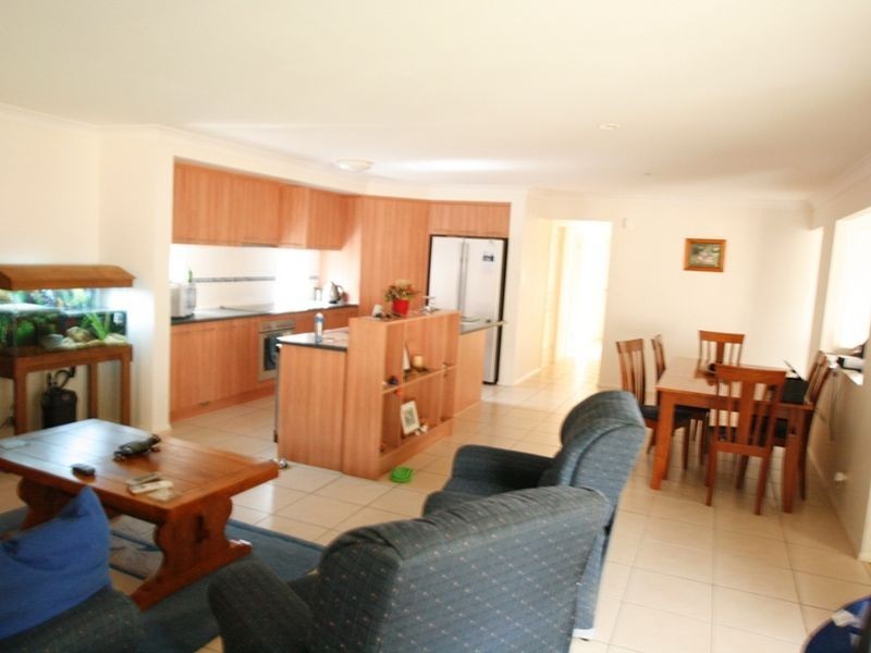 2 Seabiscuit Circuit, Kallangur QLD 4503