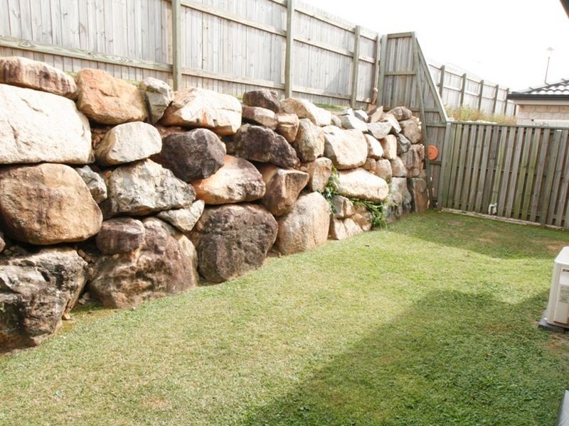 2 Seabiscuit Circuit, Kallangur QLD 4503