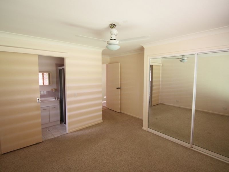 12 Poplar Place, Kallangur QLD 4503