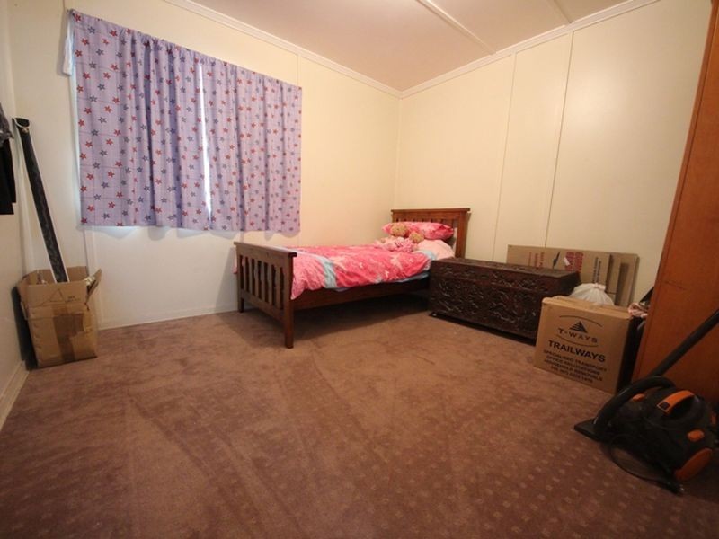 27 Factory Street, Kallangur QLD 4503