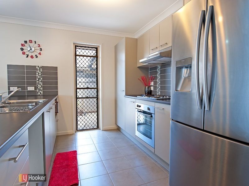 8 Bellthorpe Circuit, Kallangur QLD 4503