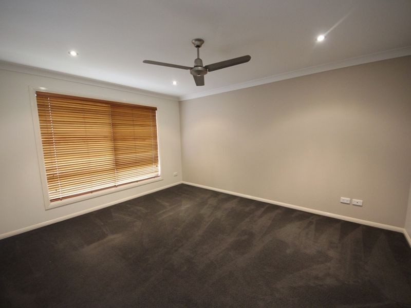 16 Benham Avenue, Kallangur QLD 4503