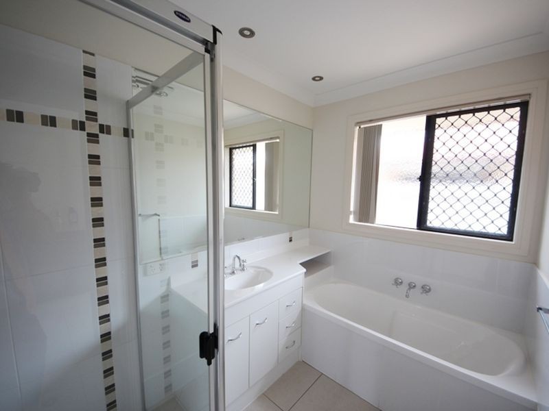 16 Benham Avenue, Kallangur QLD 4503