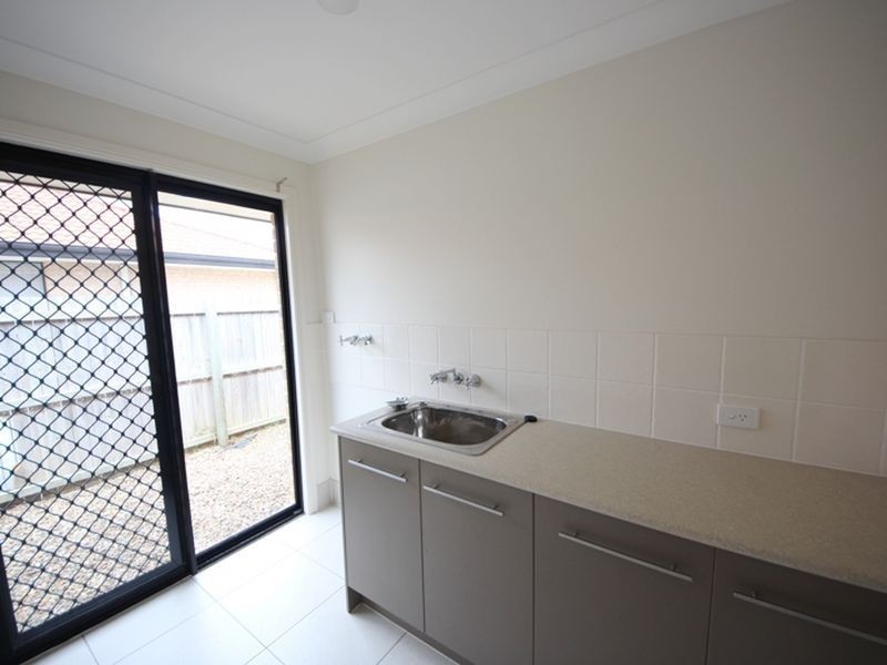 16 Benham Avenue, Kallangur QLD 4503