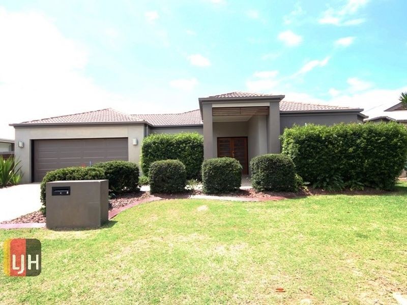 8 Wombat Parade, North Lakes QLD 4509