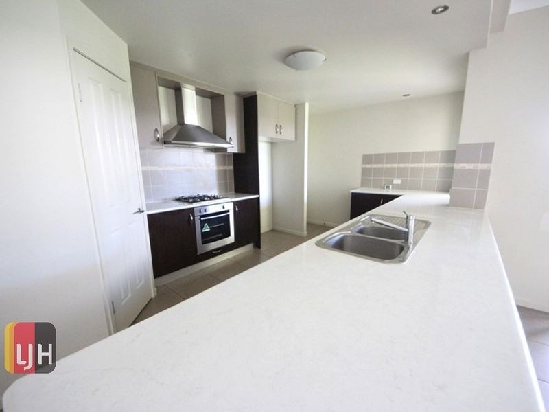 8 Wombat Parade, North Lakes QLD 4509