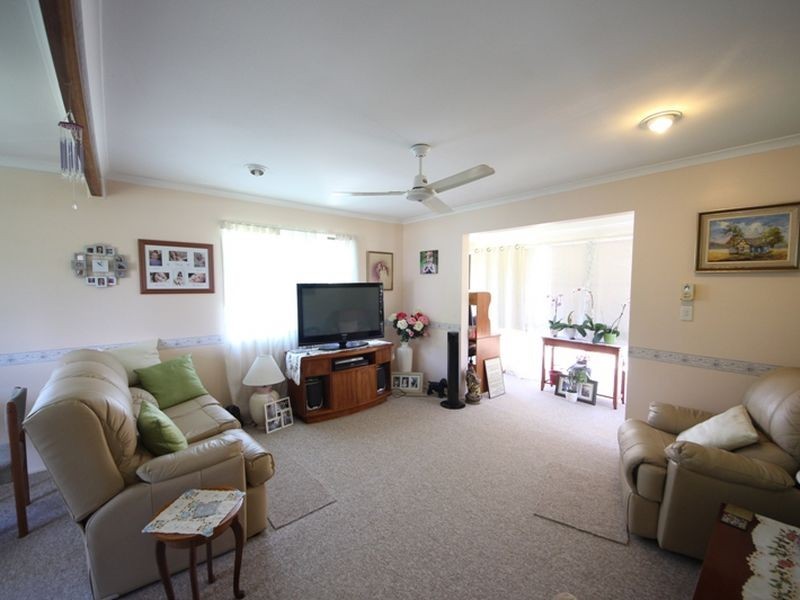 18 Lavercombe Drive, Kallangur QLD 4503
