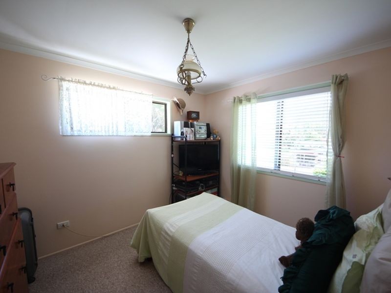18 Lavercombe Drive, Kallangur QLD 4503
