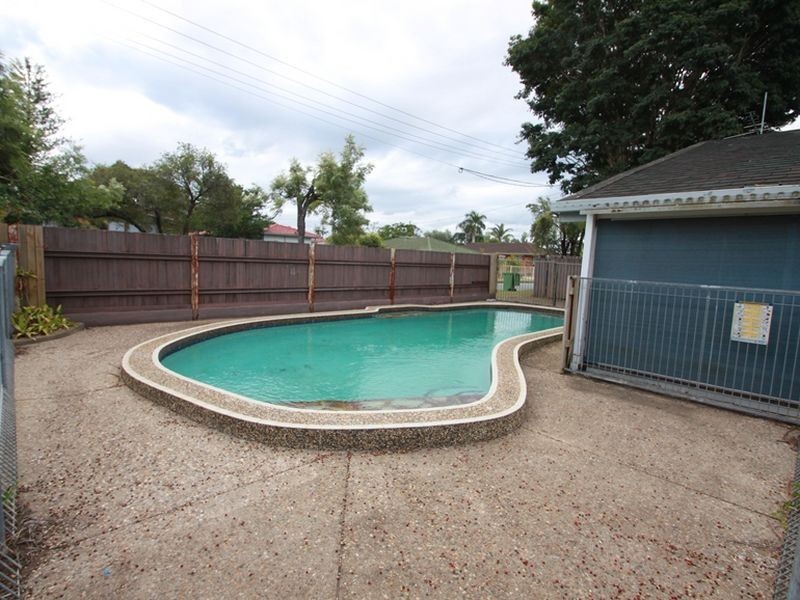 16 Baines Street, Kallangur QLD 4503