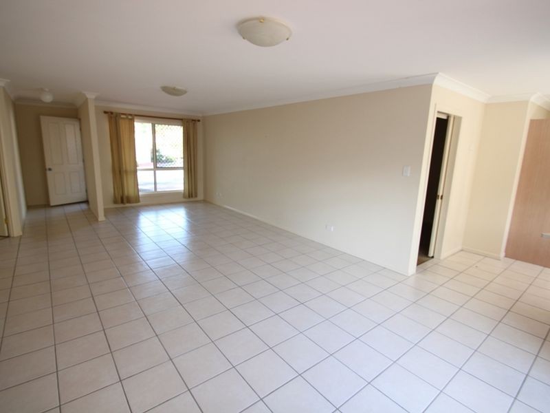 2/11 Ahern Street, Kallangur QLD 4503