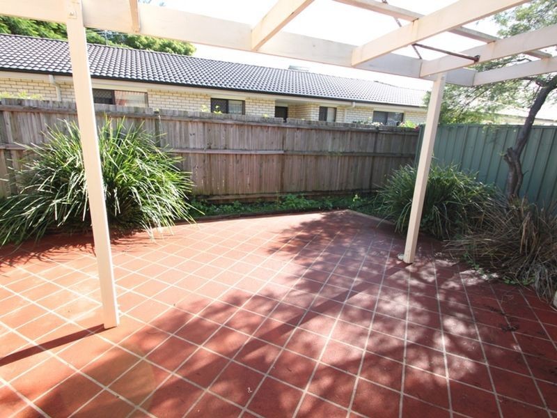 2/11 Ahern Street, Kallangur QLD 4503