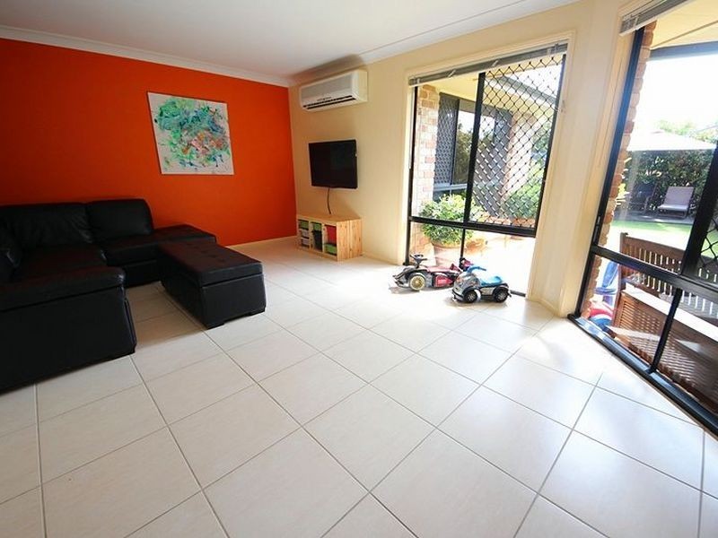 12 Raffindale Avenue, Dakabin QLD 4503