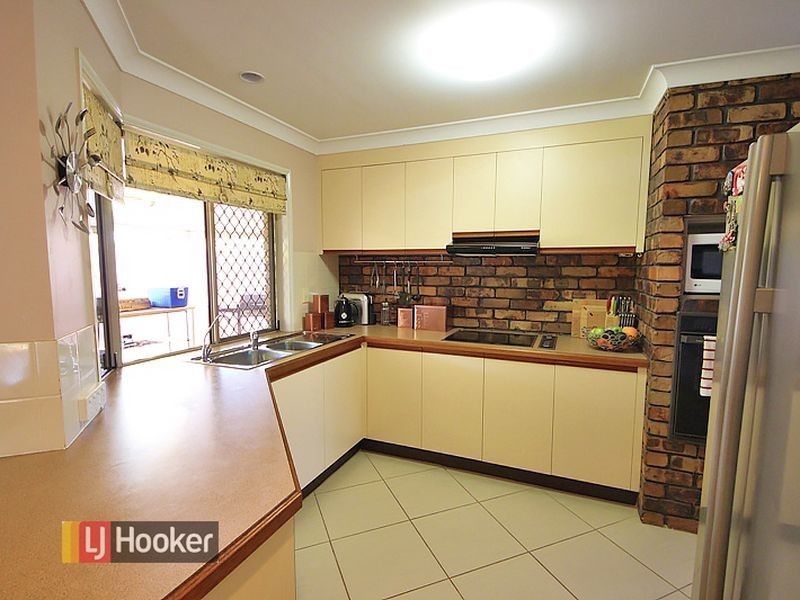 19 Pandanus Court, Kallangur QLD 4503