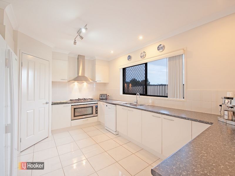 8 Roland Court, Kallangur QLD 4503