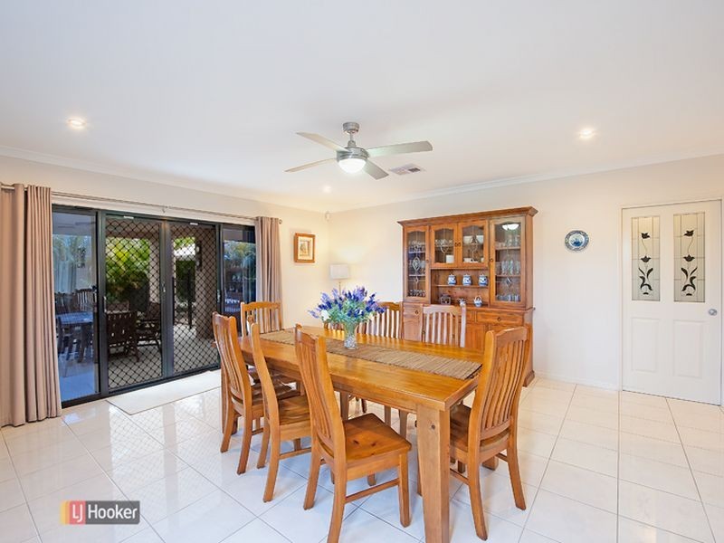 8 Roland Court, Kallangur QLD 4503