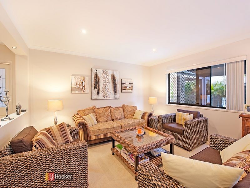 8 Roland Court, Kallangur QLD 4503