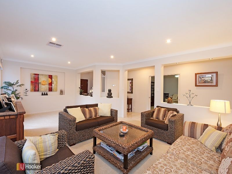 8 Roland Court, Kallangur QLD 4503