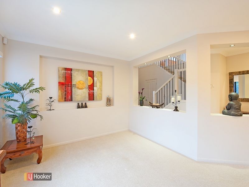 8 Roland Court, Kallangur QLD 4503