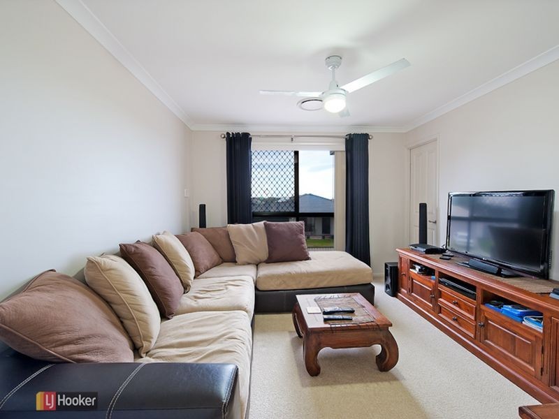 8 Roland Court, Kallangur QLD 4503