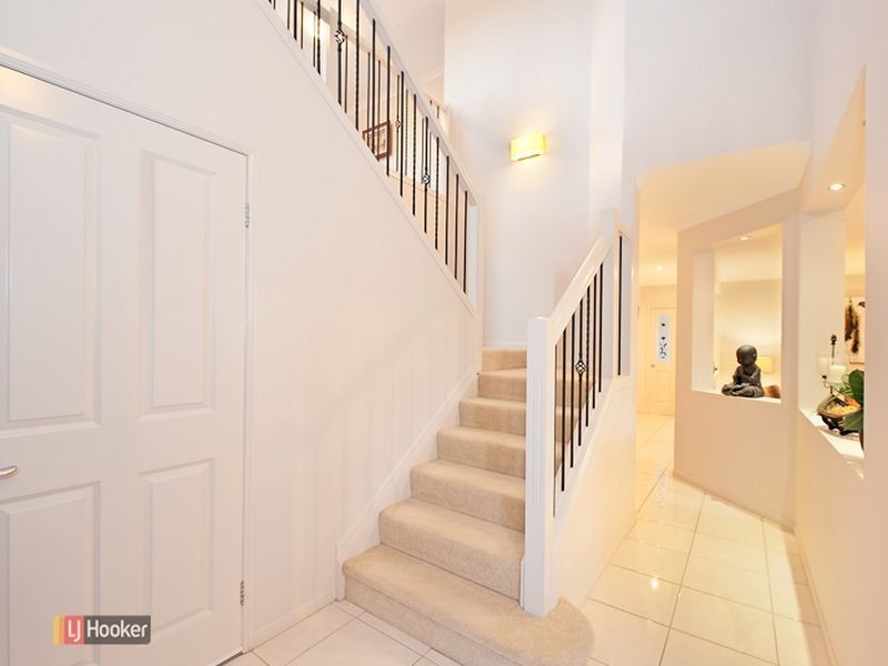 8 Roland Court, Kallangur QLD 4503