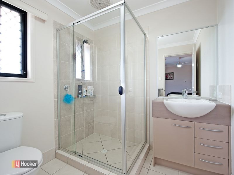 8 Roland Court, Kallangur QLD 4503