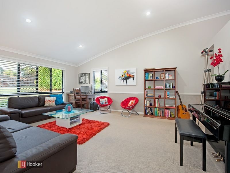 8 Wallers Court, Petrie QLD 4502