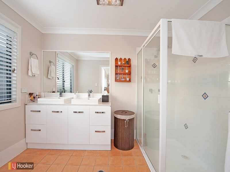 8 Wallers Court, Petrie QLD 4502