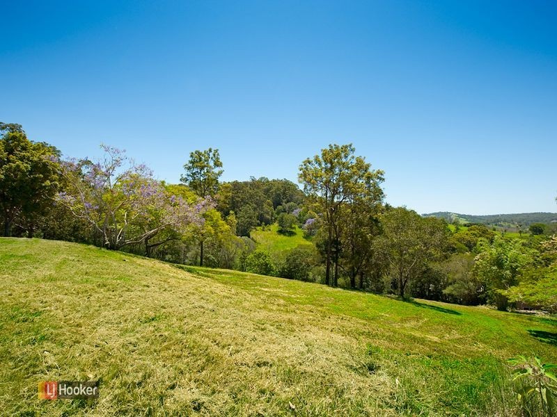 40 Branch Creek Road, Clear Mountain QLD 4500