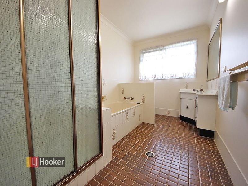 18 Kerr Road West, Kallangur QLD 4503