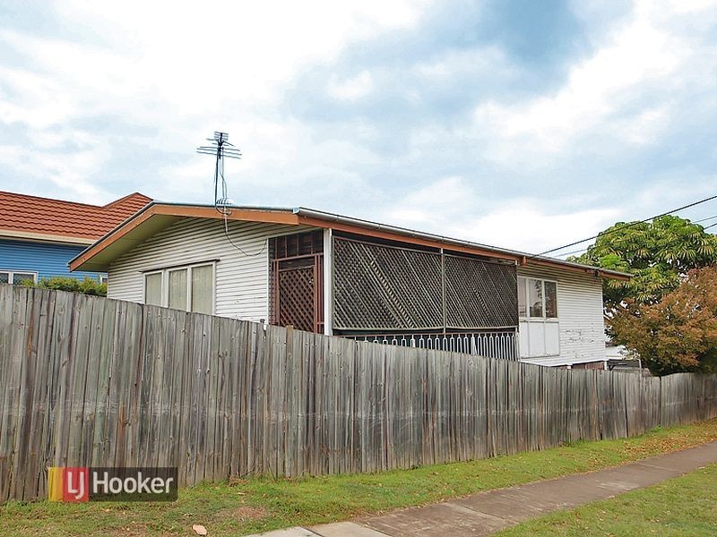 25 Rainbow Street, Sandgate QLD 4017