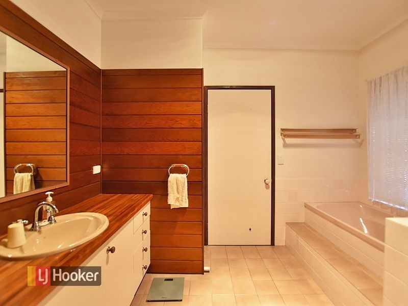 5 Styles Road, Petrie QLD 4502