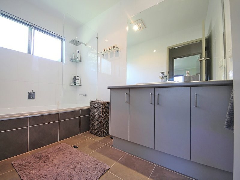 25 Sheehan Street, Kallangur QLD 4503