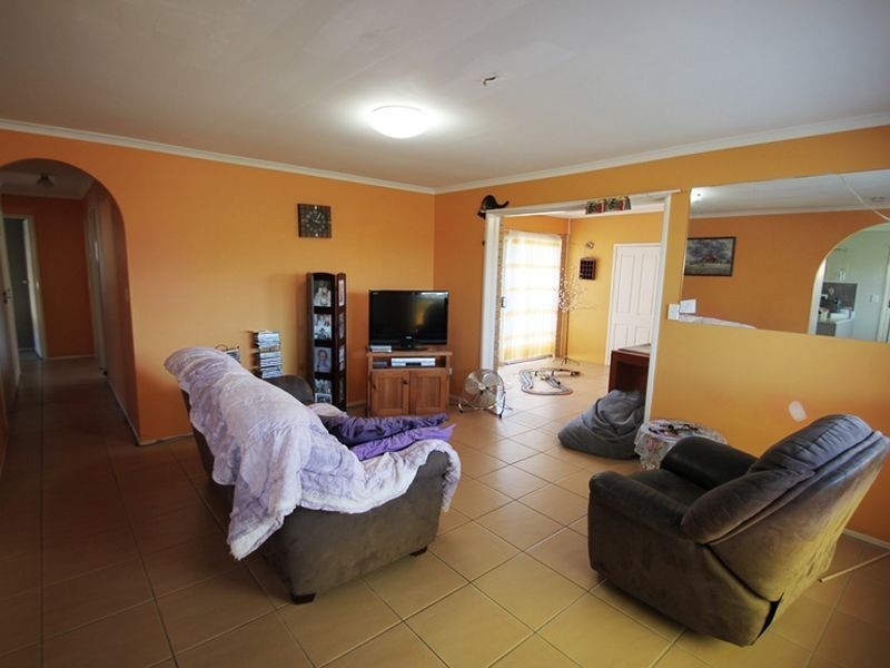 10 Andracia Street, Kallangur QLD 4503