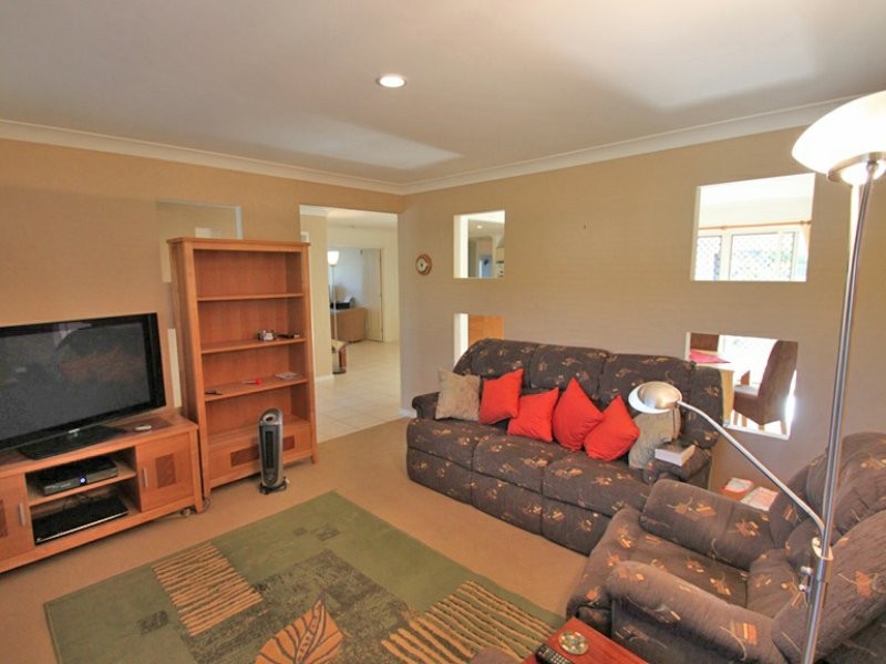 15 Brimstone Court, Kallangur QLD 4503