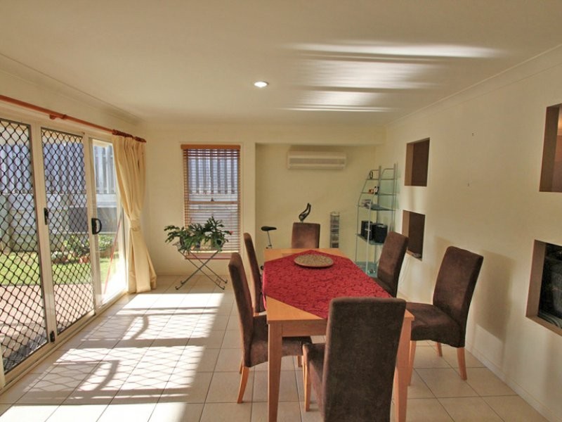 15 Brimstone Court, Kallangur QLD 4503