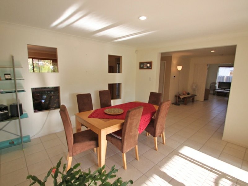 15 Brimstone Court, Kallangur QLD 4503