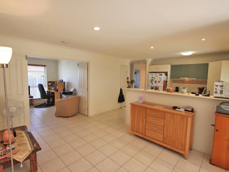 15 Brimstone Court, Kallangur QLD 4503