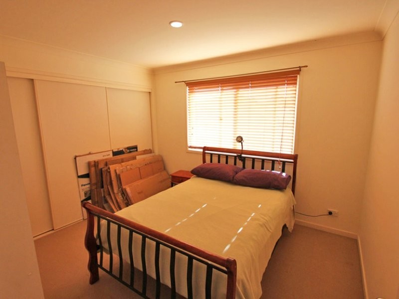 15 Brimstone Court, Kallangur QLD 4503