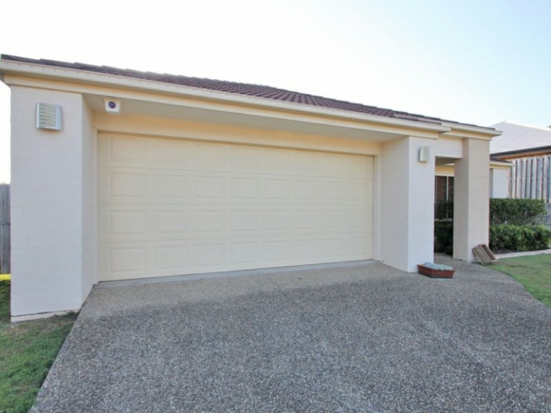 15 Brimstone Court, Kallangur QLD 4503