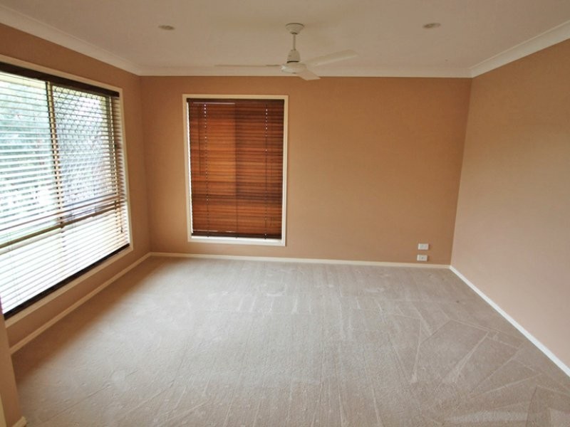 7 Chantrey Court, Kallangur QLD 4503