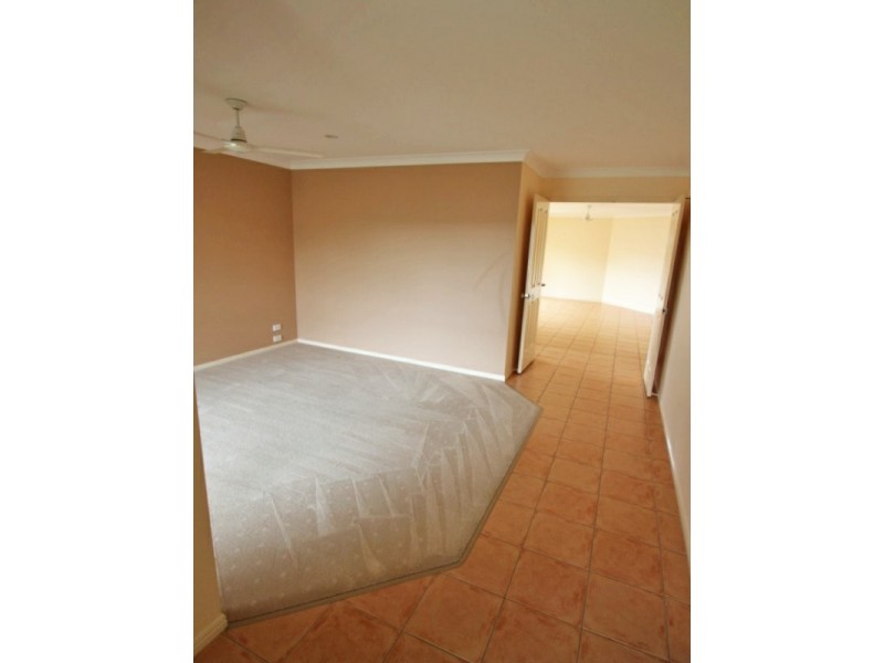 7 Chantrey Court, Kallangur QLD 4503