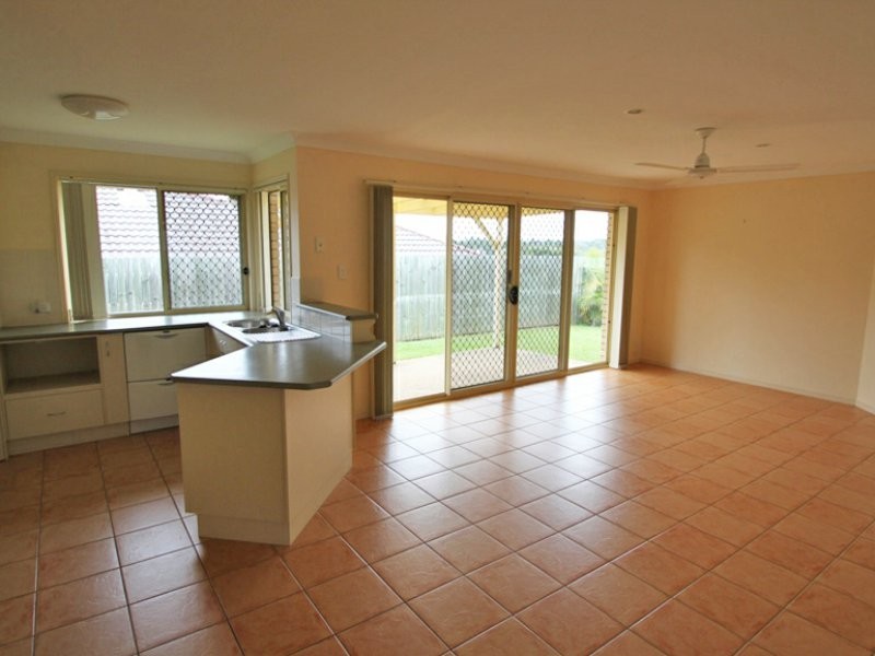 7 Chantrey Court, Kallangur QLD 4503