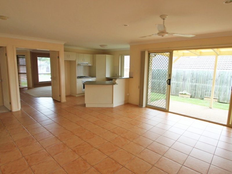 7 Chantrey Court, Kallangur QLD 4503