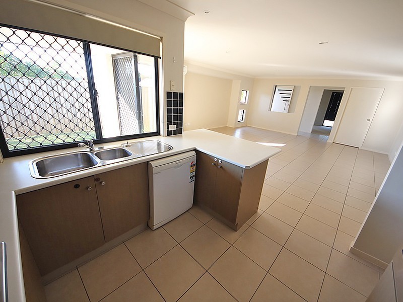 2 Leafwing Street, Kallangur QLD 4503