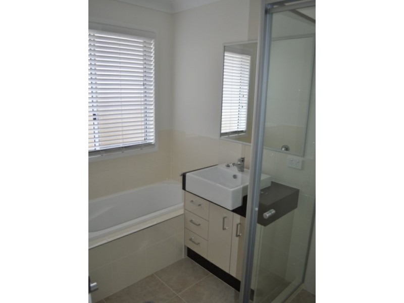 Unit 2/5 Diane Parade, Kallangur QLD 4503