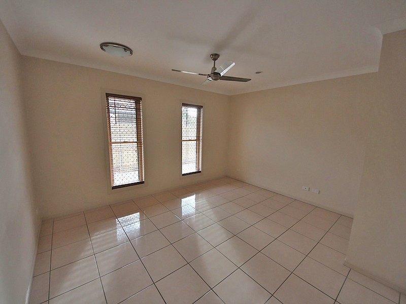 7 Lynette Street, Kallangur QLD 4503